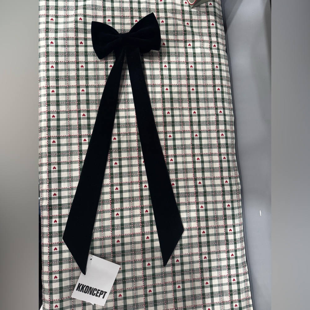 Velvet giant bow tie. Color Black. Button fasteners and adjustable. NWT.
